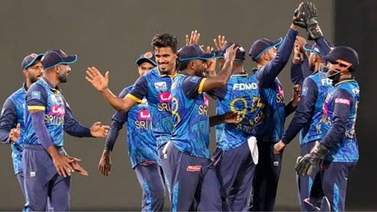 sri lanka players celebraing after match