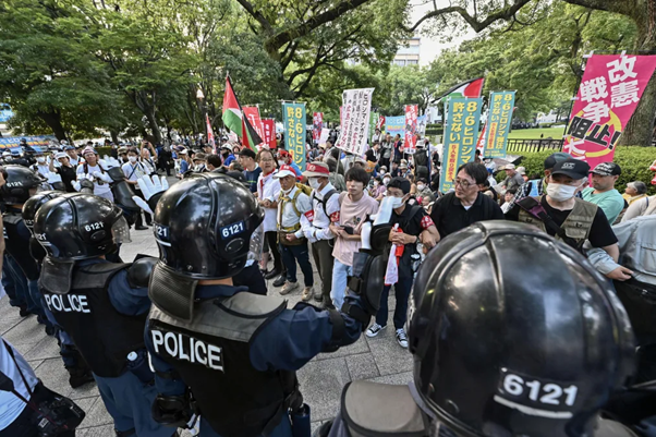 Protestors protest against Israel's inclusion in Nagasaki