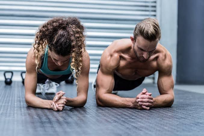 Men go to the gym to lift heavy weights and feel strong, while women go to the gym to maintain their figure and “feel the burn.

