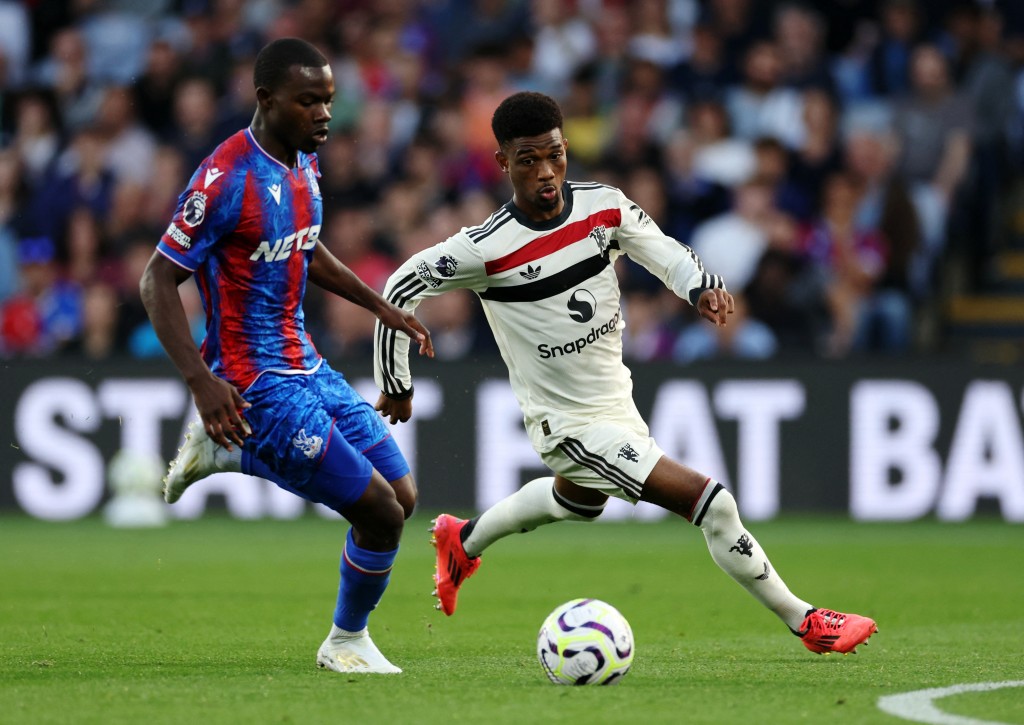 Manchester United's Amad Diallo in action against Crystal Palace in Premier League 2024-25.