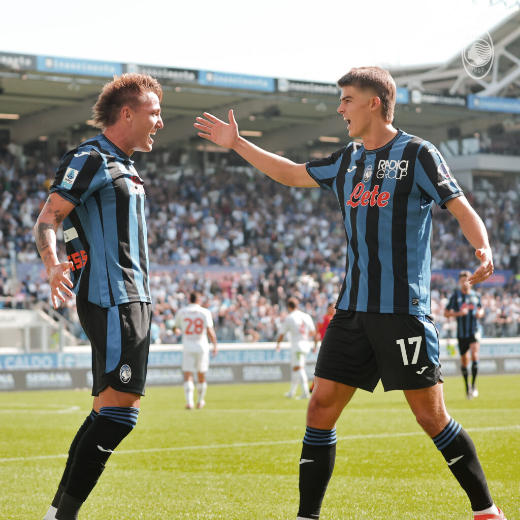 Mateo Retegui and De Ketelaere celebrates their goal against AFC Fiorentina