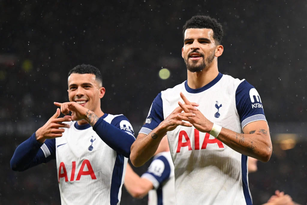 Tottenham Hotspur's Dominic Solanke celebrates his goal against Manchester United in Premier League 2024-25.