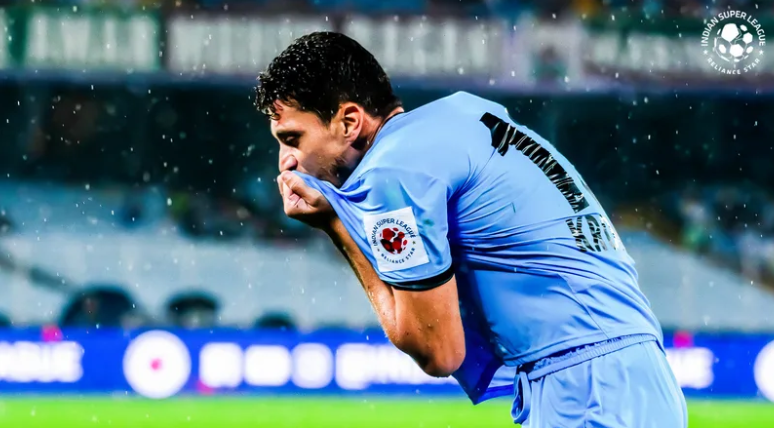 Mumbai City FC's Thaer Krouma kisses the badge after scoring a goal against Mohunbagan Supergiants in ISL
