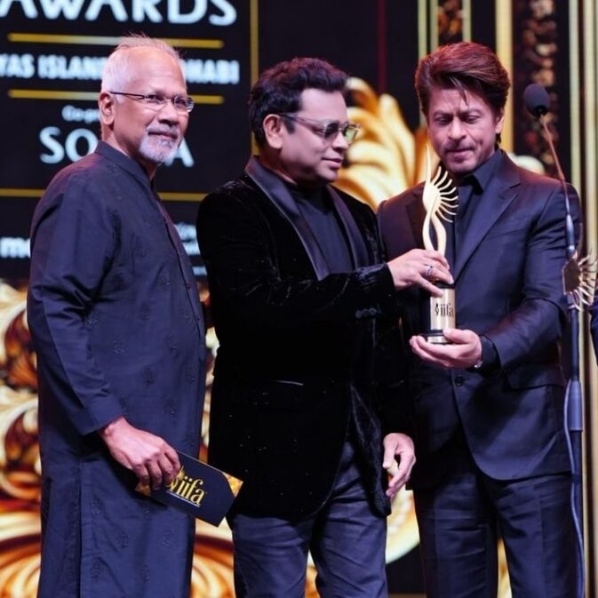 Shah Rukh Khan taking award for best actor 2024