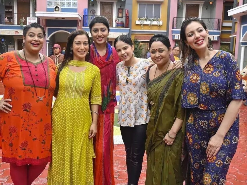 Palak Sidhwani with female star cast of TMKOC