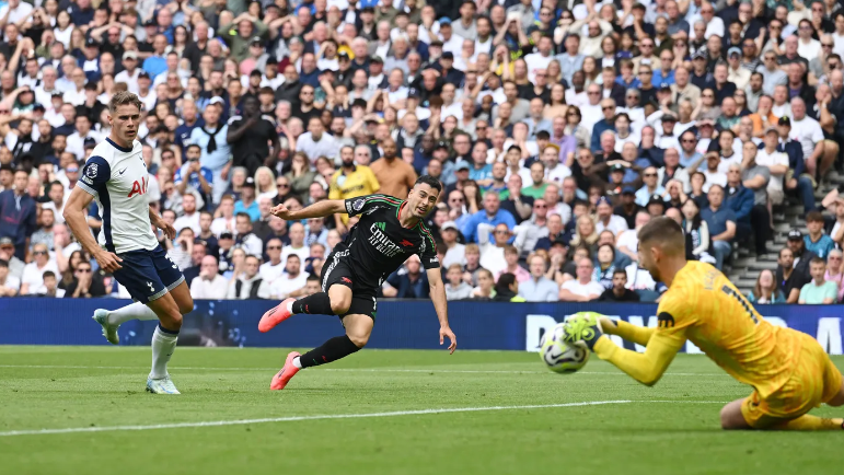 Gabriel Martinelli's shot saved by Guglielmo Vicario