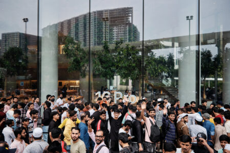 Apple's iPhone 16 Series Launch Draws Massive Crowds at Mumbai's BKC Store