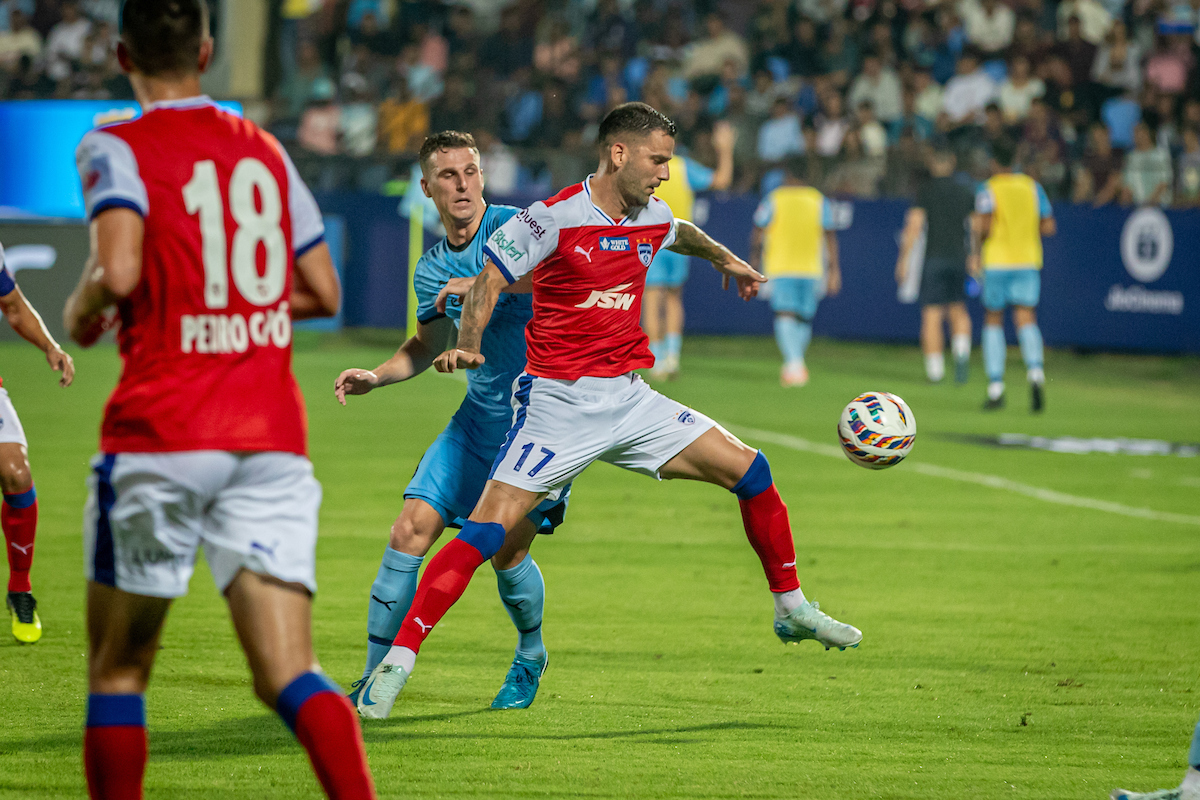 Edgar Mendez of Bengaluru FC and Yoell Van Nieff of  Mumbai City FC in action during match 20 played between  Mumbai City FC and  Bengaluru FC of the Indian Super League (ISL) 2024 -25 season held at the Mumbai Football Arena, Mumbai, on 2nd October 2024.