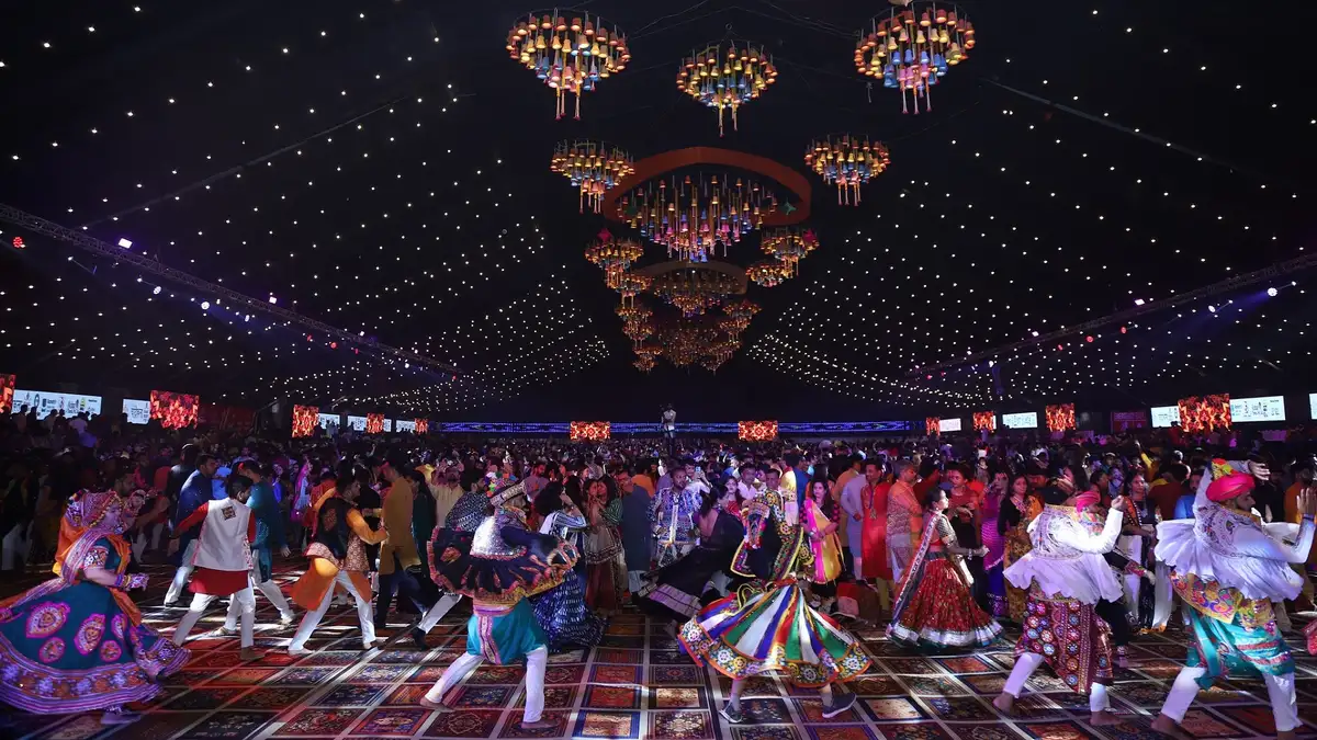 Image displays a typical Garba night during Navratri in India