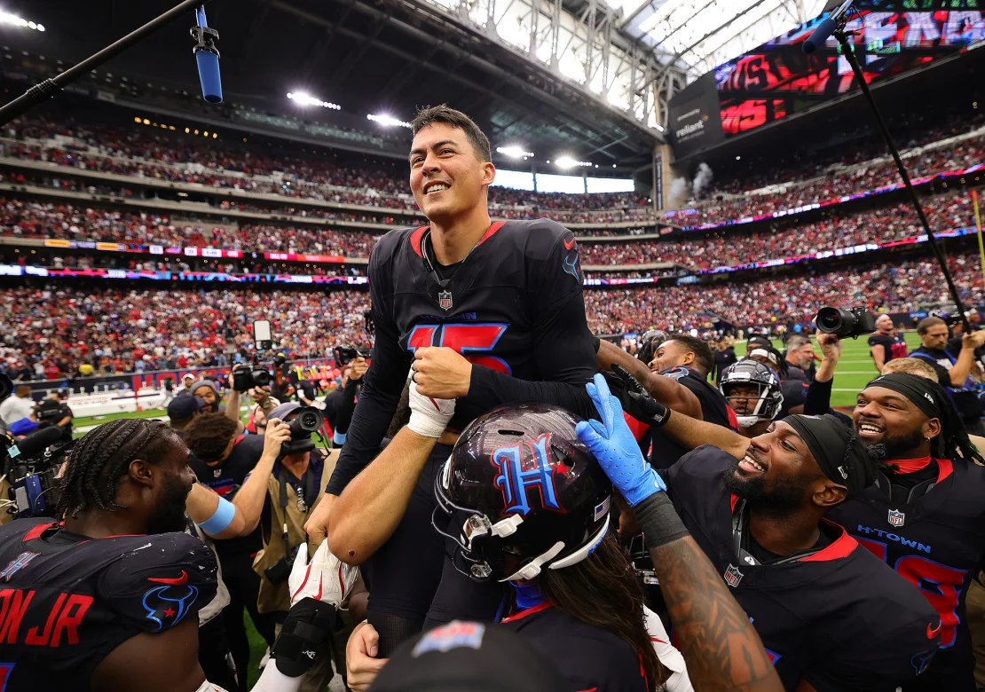 Fairbairn is lifted by teammates after kicking the game-winning field goal against the Bills in the NFL. 